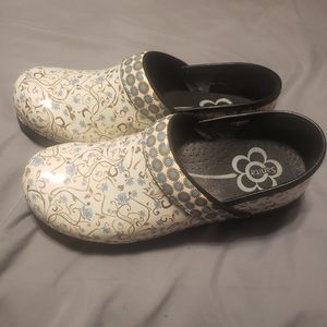 Sanita Clogs